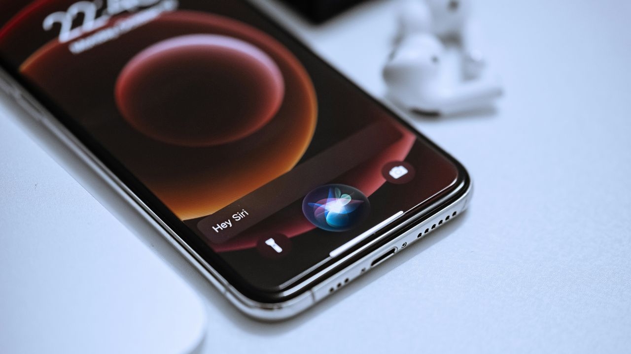 Novo iPhone SE pode chegar em 2025: aparelho deve ter suporte à Apple Intelligence
