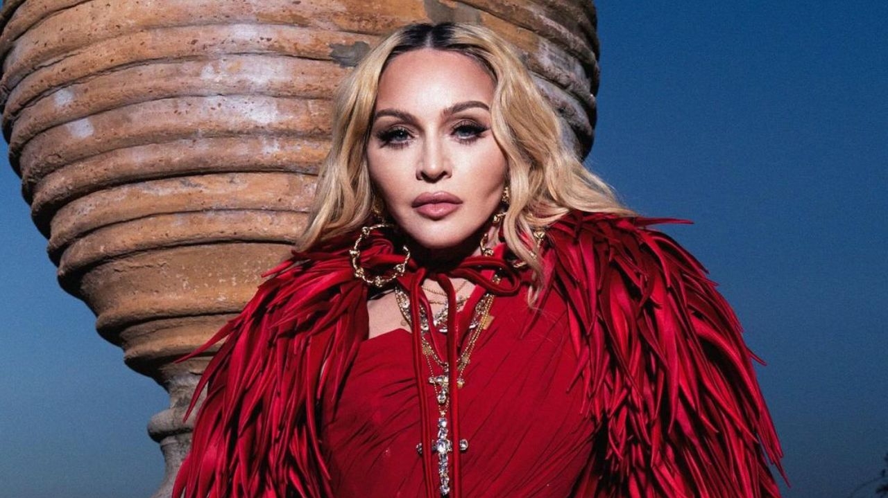 Madonna faz ensaio para comemorar seu aniversário de 66 anos