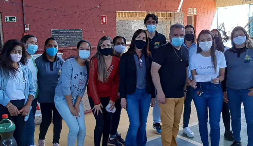 Influencer organiza bazar beneficente para APAE e movimenta as Redes Sociais