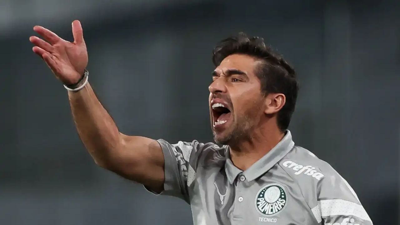 Abel se irrita com pergunta e diz: “Só devo satisfação a três mulheres”