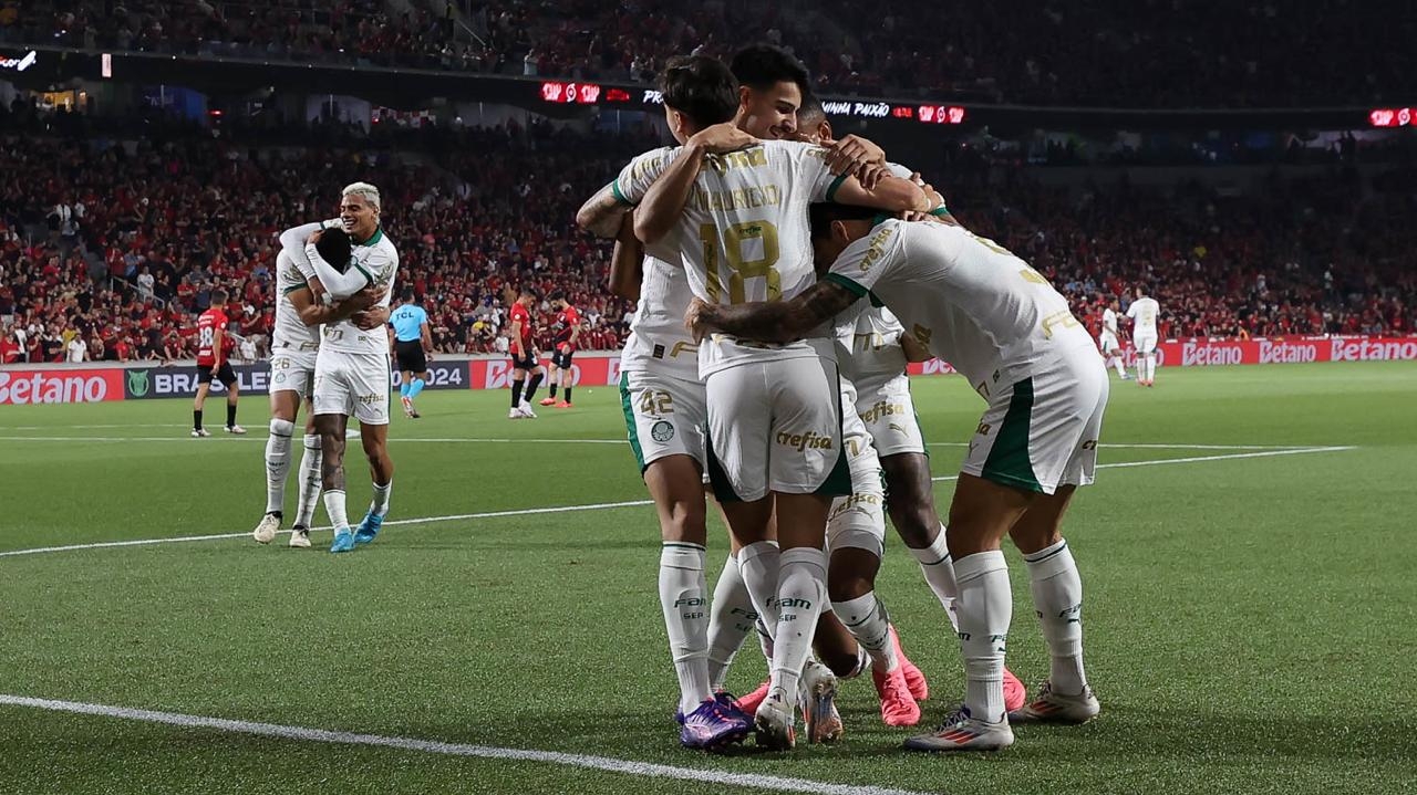 Fora de casa, Palmeiras bate Atlhetico e fica mais próximo do líder Botafogo