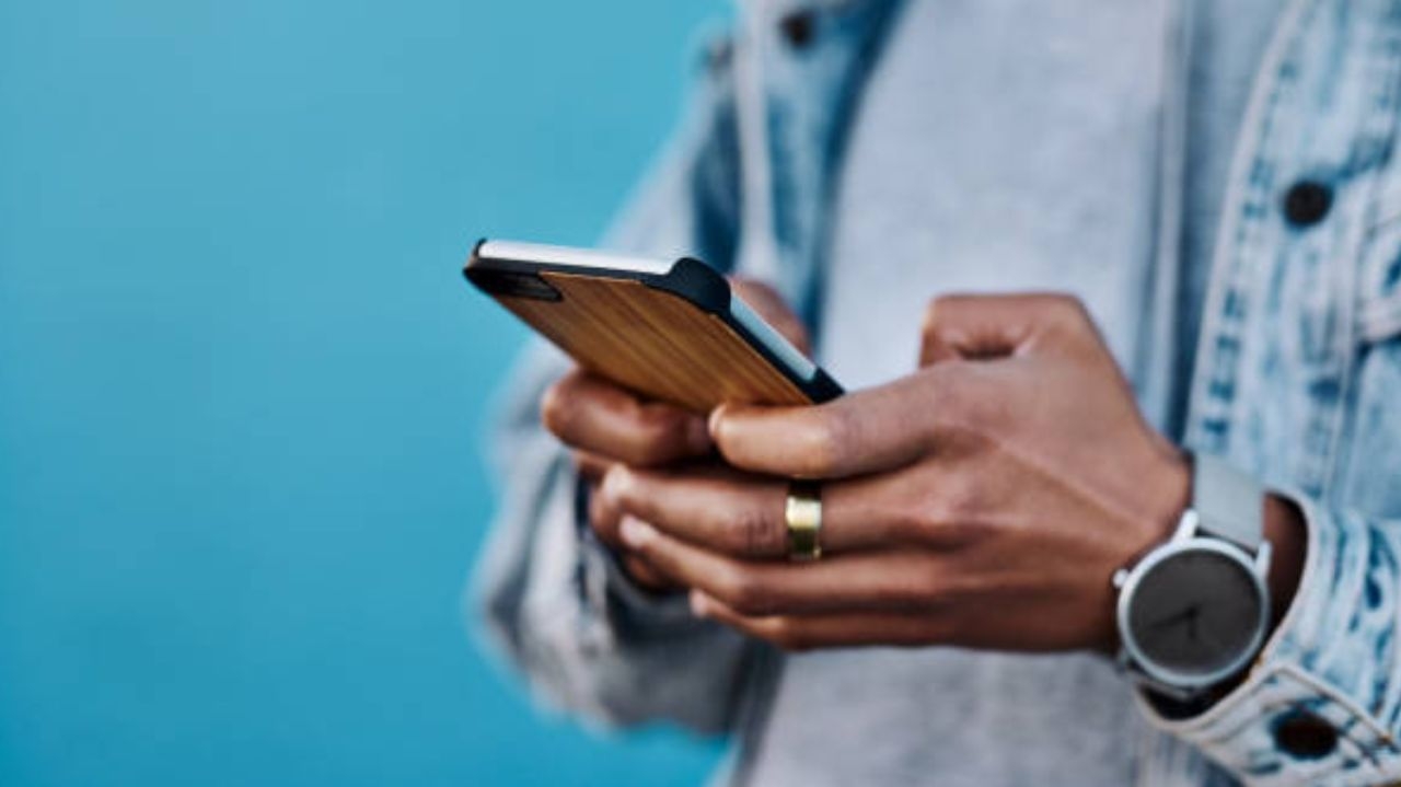 Internautas brasileiros passam a usar BlueSky e Threads após o X sair do ar
