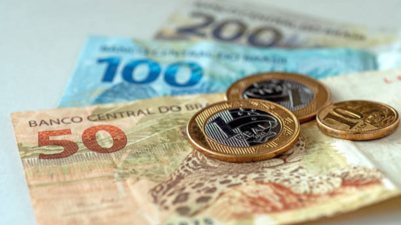 Projeto de orçamento feito pelo Governo prevê superavit para 2025