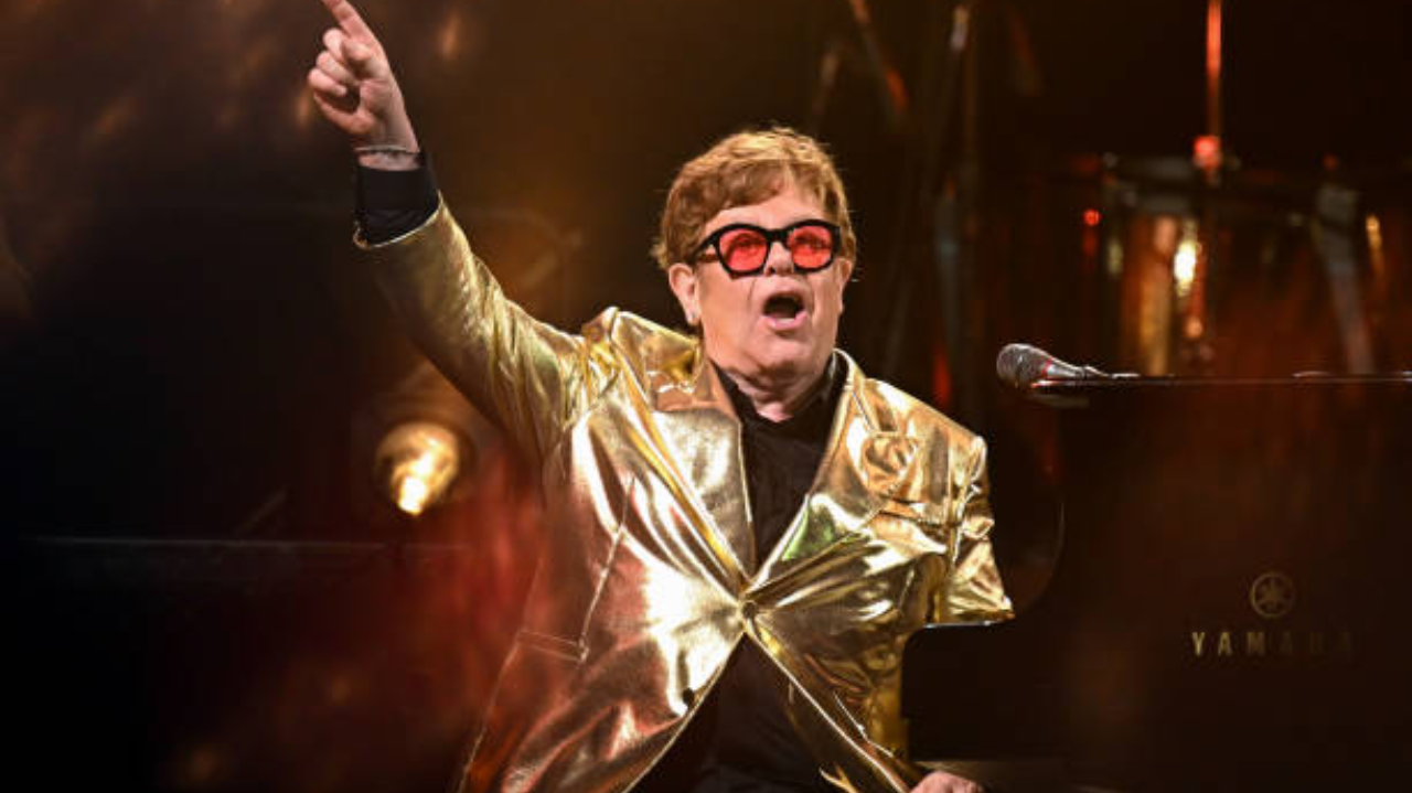 Elton John revela batalha contra grave infecção ocular