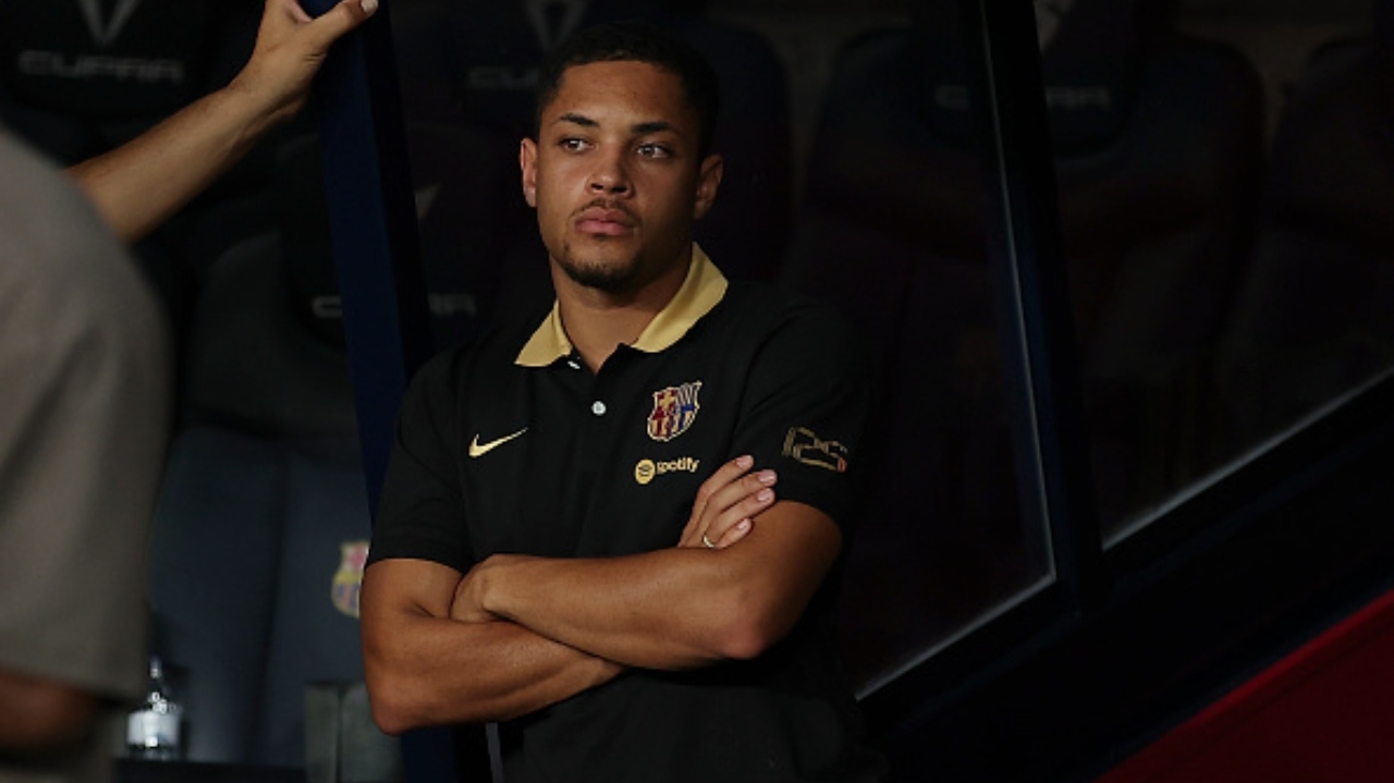 Vitor Roque afirma que ficou decepcionado com tratamento no Barcelona