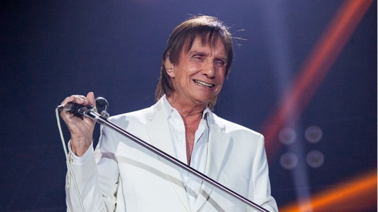 Roberto Carlos remarca show em Aparecida devido a resfriado