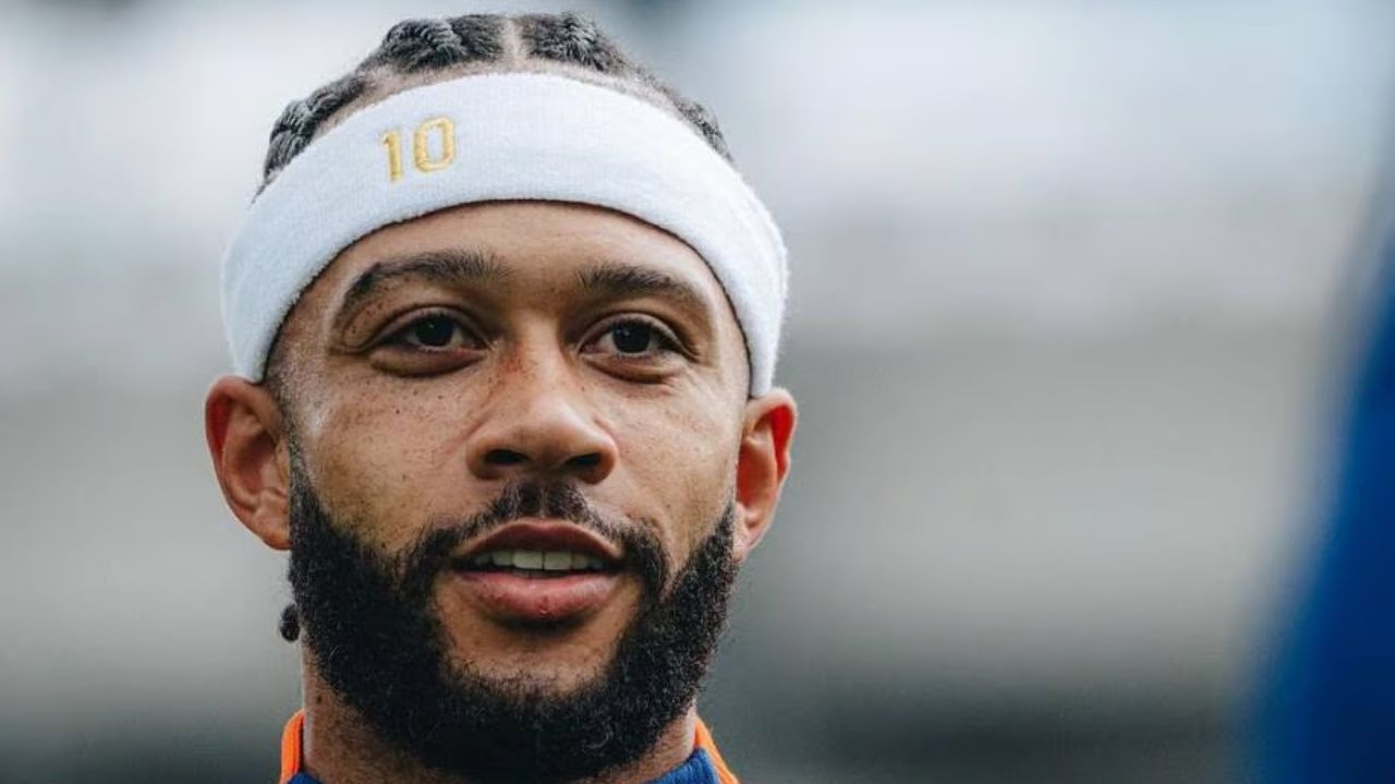 Memphis Depay desiste de fazer exames com médicos do Corinthians