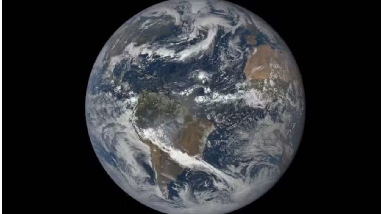 Satélite da NASA revela fumaça das queimadas sobre o Brasil