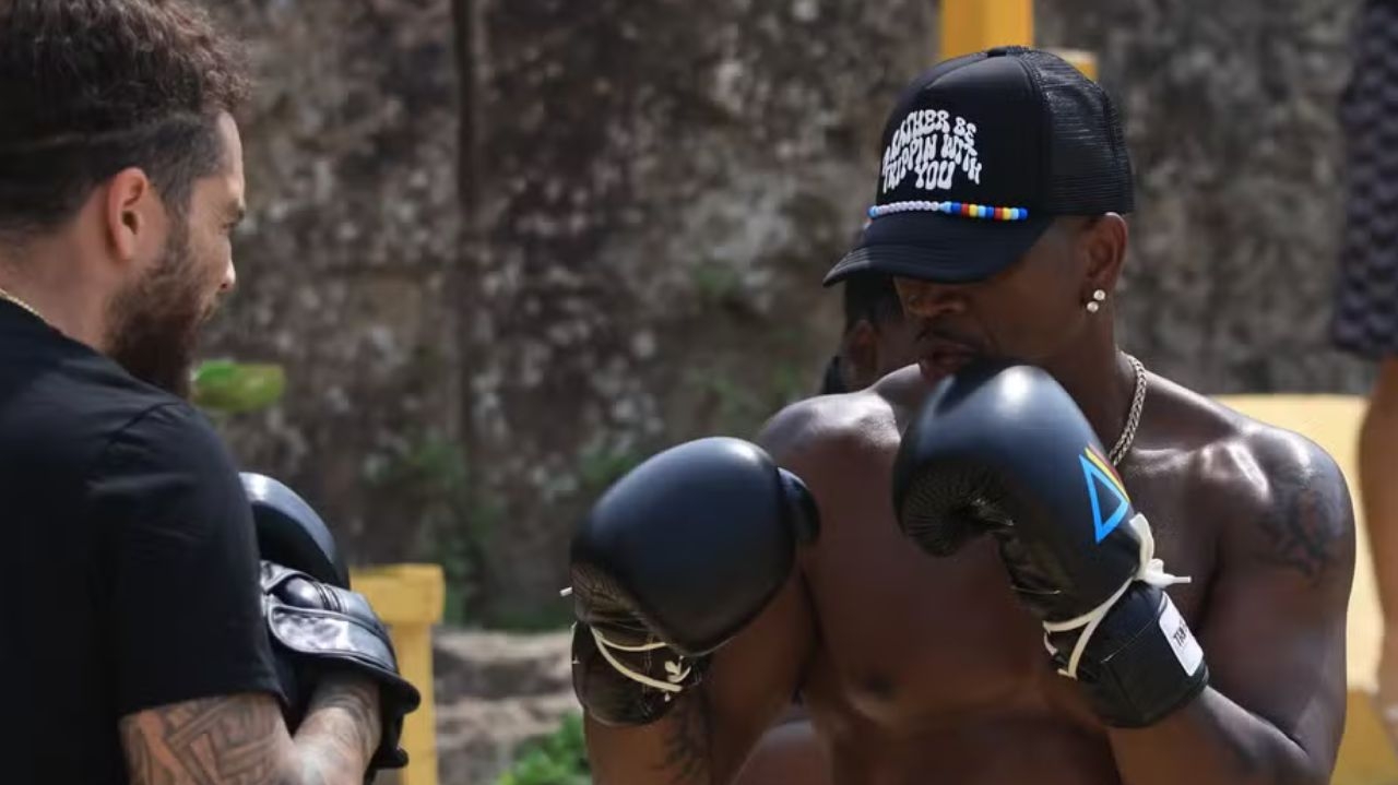 Ne-Yo treina na praia antes de se apresentar no Rock in Rio