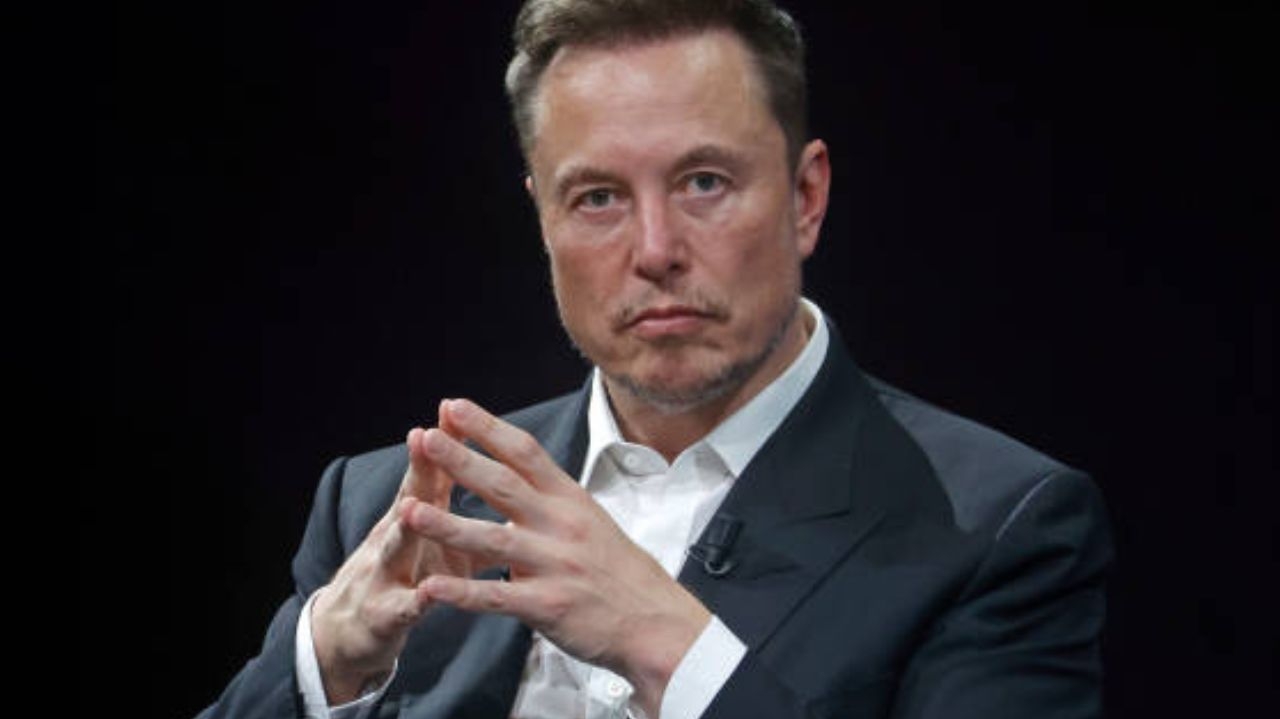 Idosa de 79 anos perde cerca de R$ 4 mil em um golpe por acreditar estar namorando Elon Musk