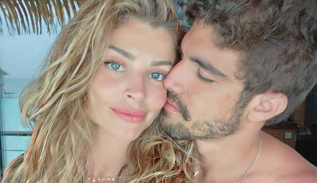 Caio Castro aparece sem aliança após rumores de separação com Grazi Massafera
