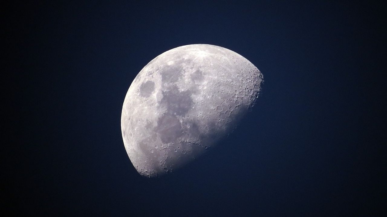 China apresenta trajes que serão usados pela tripulação na primeira ida até a lua do país