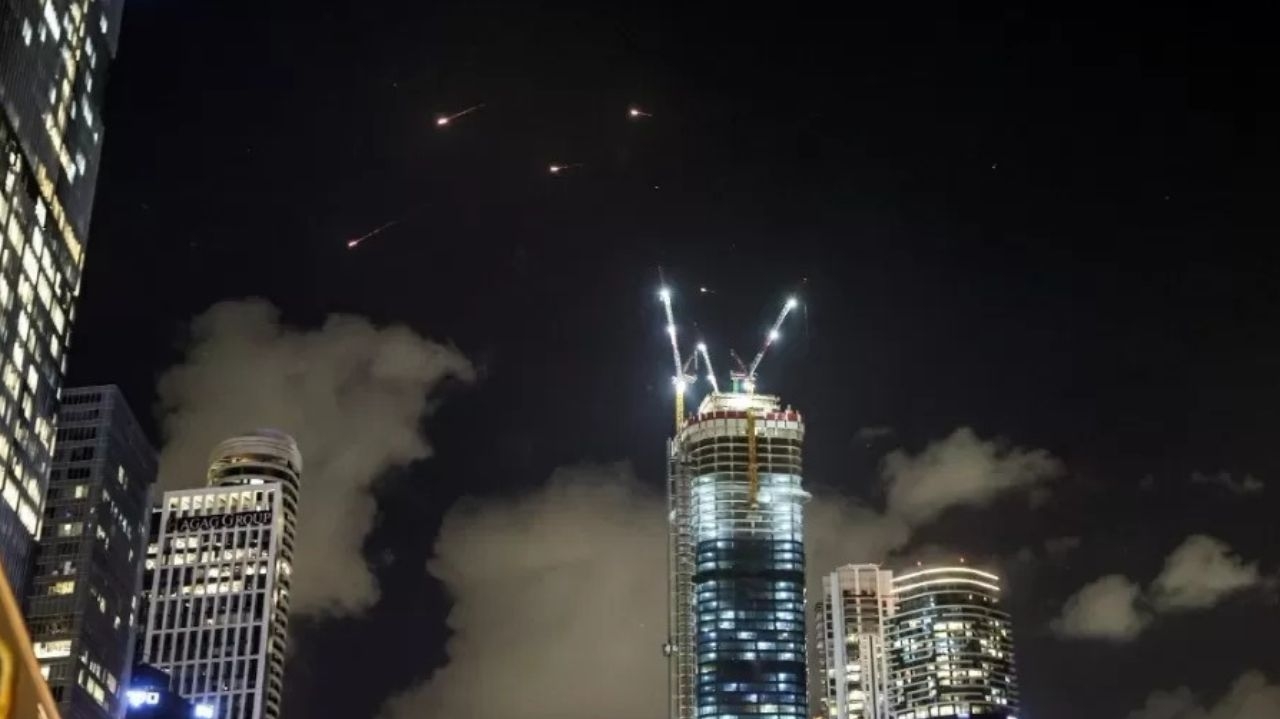 “Chuva de mísseis” mostra bombardeio de Irã em ataque contra Israel