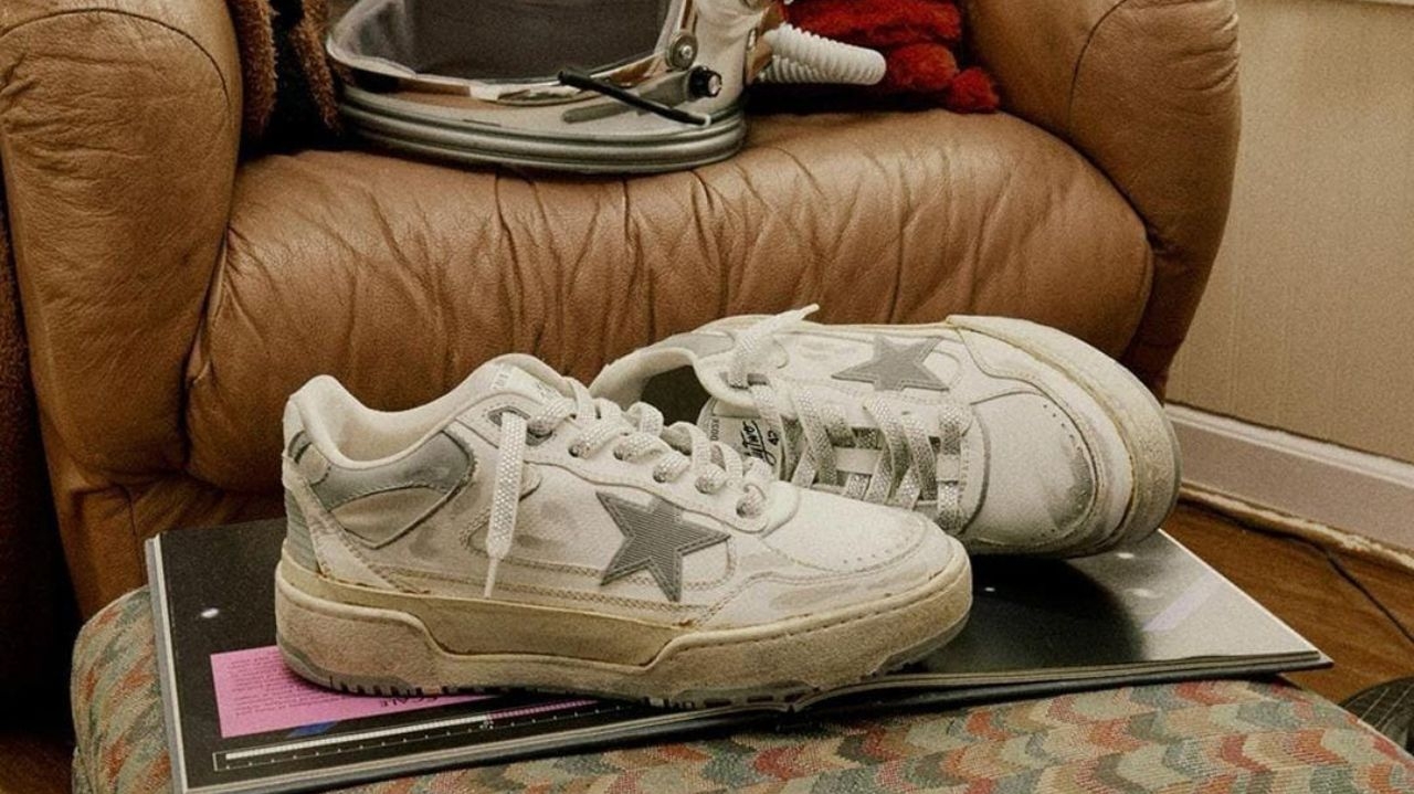 Golden Goose encanta na Paris Fashion Week com performance teatral e coleção nostálgica