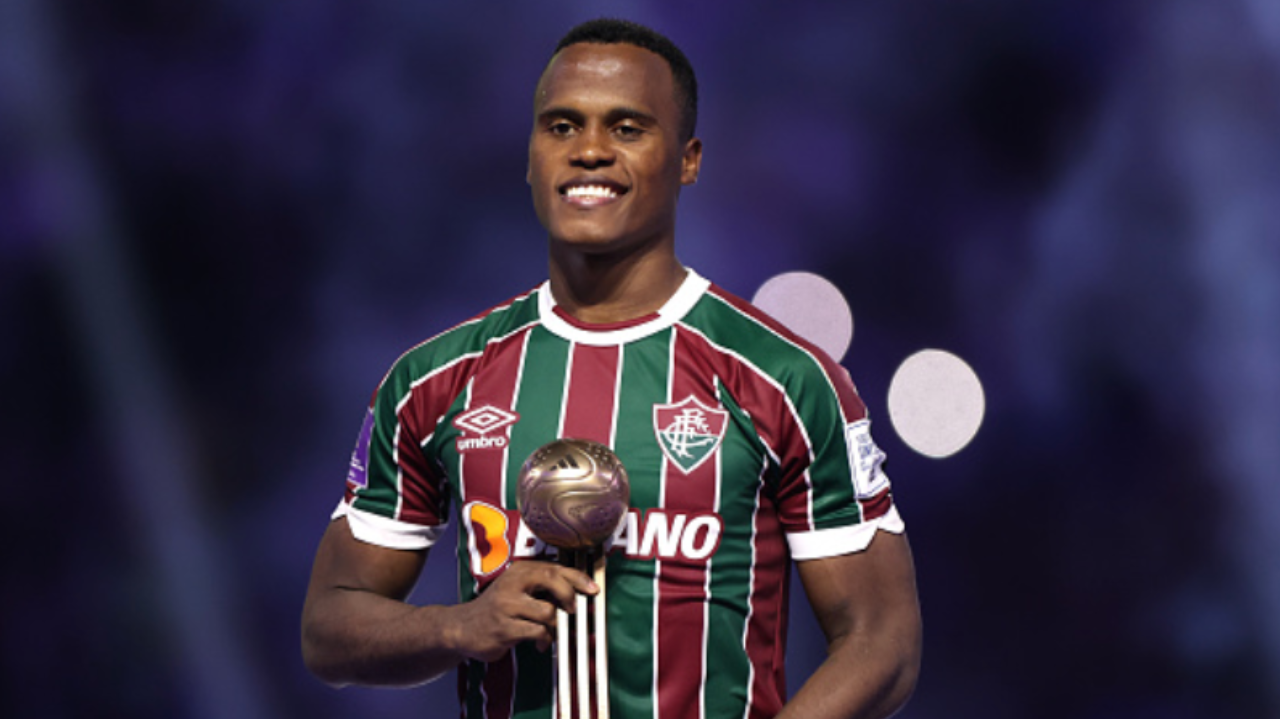 Arias comenta reencontro com Diniz e despista sobre possível saída do Fluminense