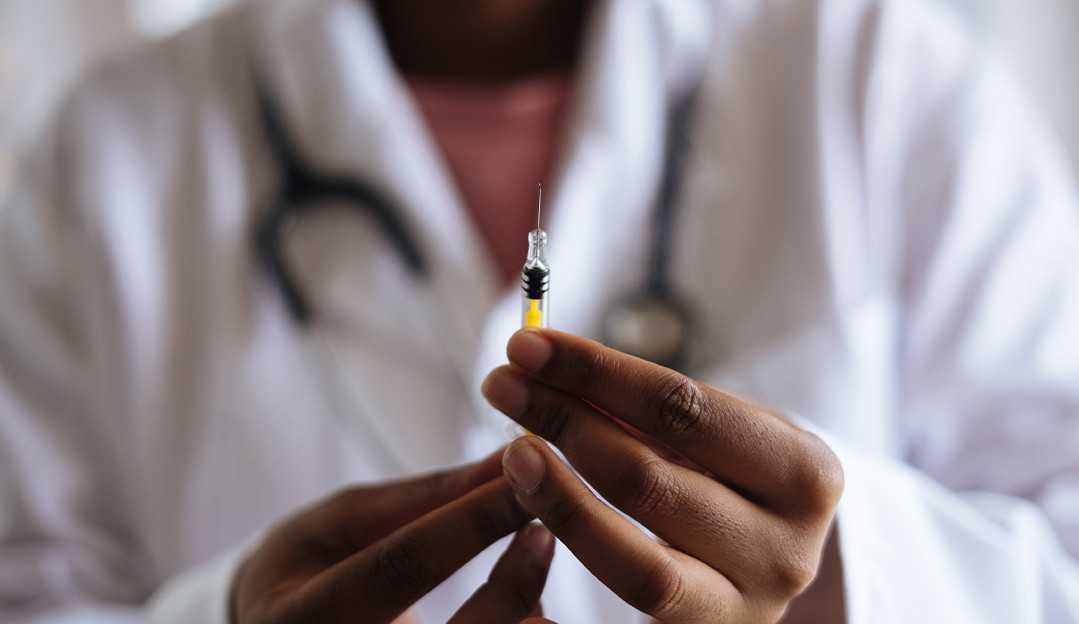 Coronavírus: 80% da população com mais de 18 anos já receberam a primeira dose no Brasil