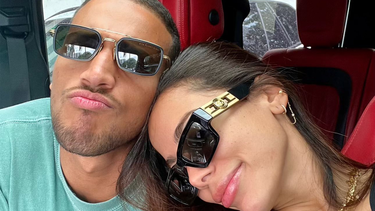 Anitta publica foto ao lado do novo namorado Vinicius Souza