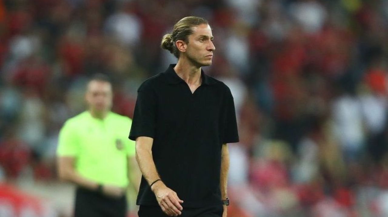 Filipe Luís, do Flamengo, está de cabeça quente por causa da escalação contra o Fluminense