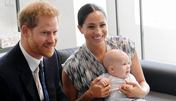 Príncipe Harry e Meghan Markle correm risco de processo caso falem o nome de membro da realeza que fez comentário racista