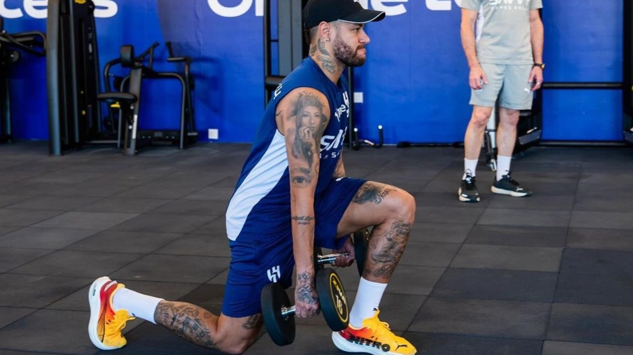 Recuperado de lesão, Neymar deve viajar com a equipe para o confronto da próxima segunda-feira