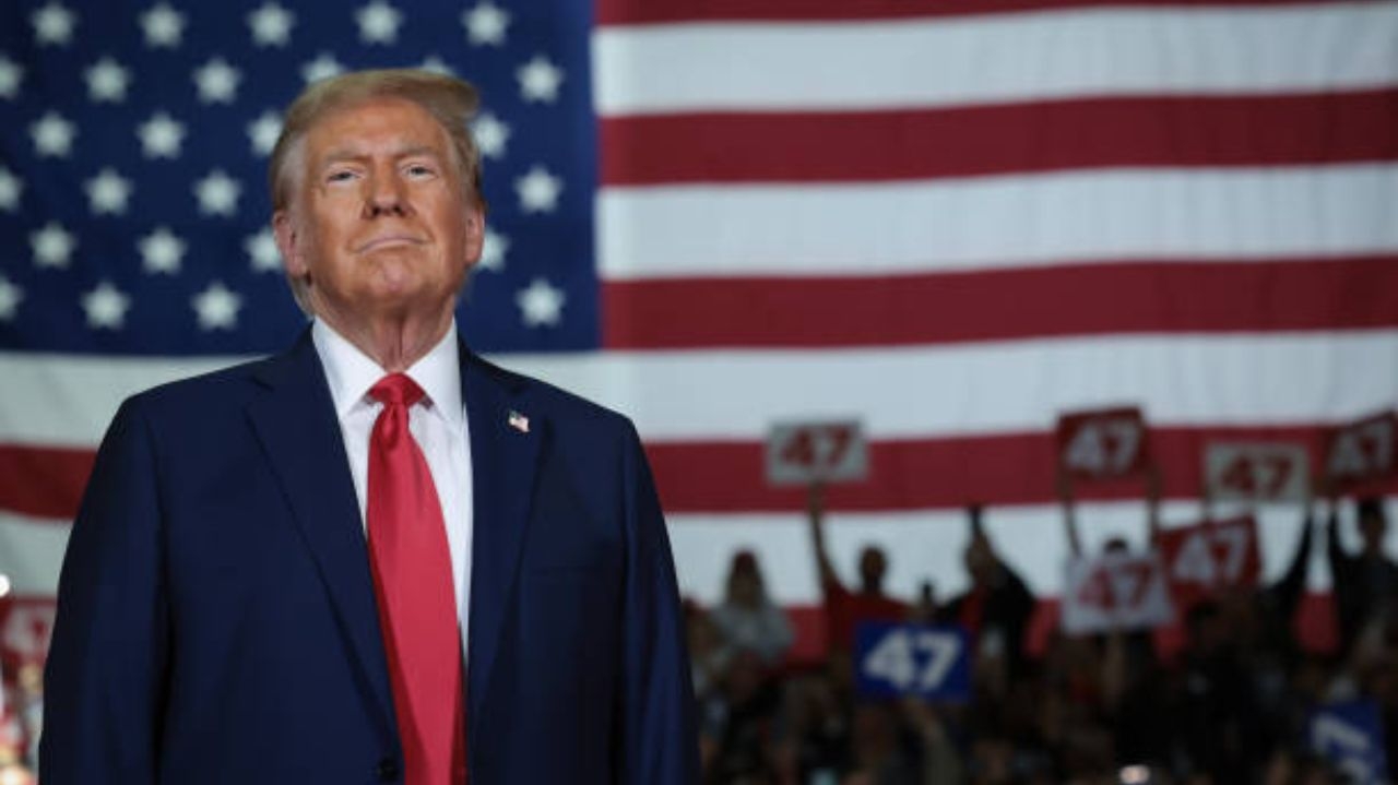 Ex-chefe de gabinete diz que Trump elogiou Hitler e seus generais
