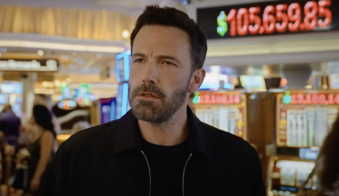 Ben Affleck estrela comercial no cassino ao lado da sogra