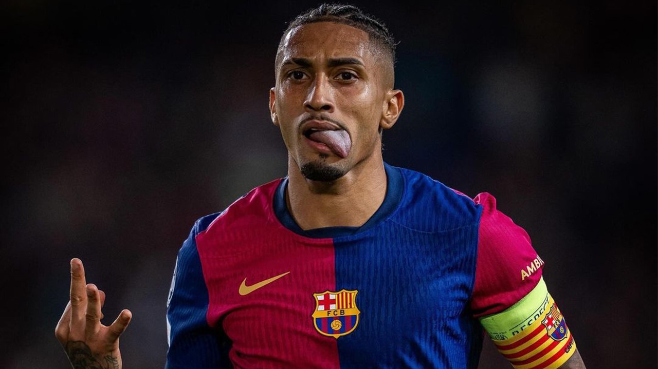 Raphinha brilha com hat-trick na Champions e mira clássico contra o Real Madrid