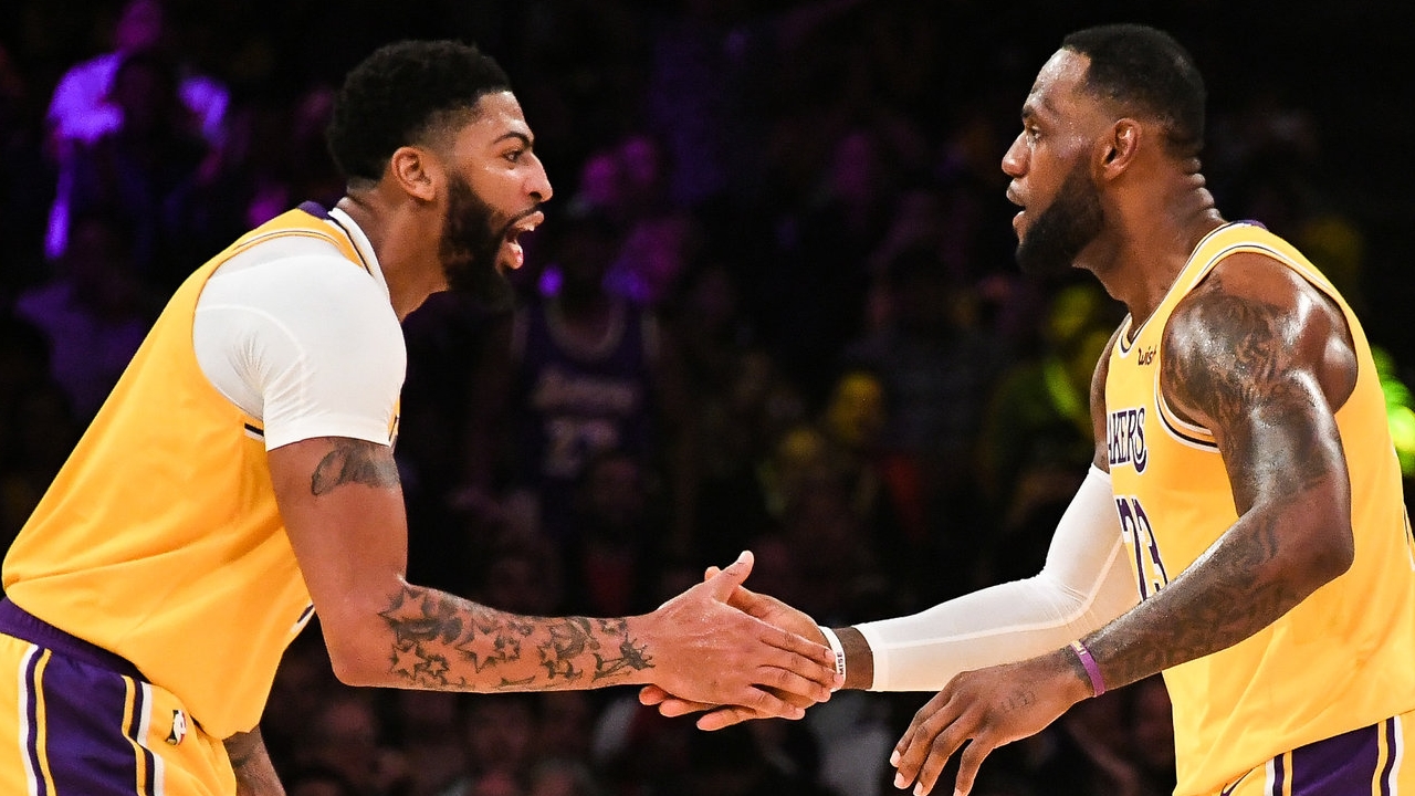 Lakers voltam aos holofotes da NBA com melhor campanha desde 2010