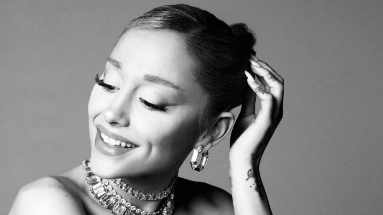 Ariana Grande estrela sua primeira campanha para Swarovski