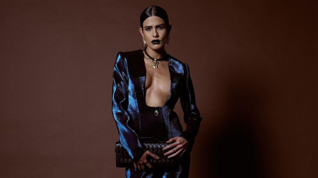 Anttónia elege look cintilante e rouba a cena no tapete vermelho da Vogue Brasil