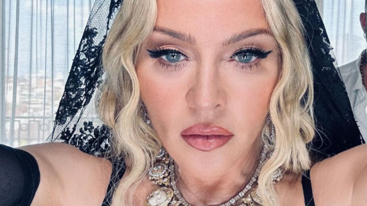 Madonna envia mensagem para Donald Trump através de um bolo