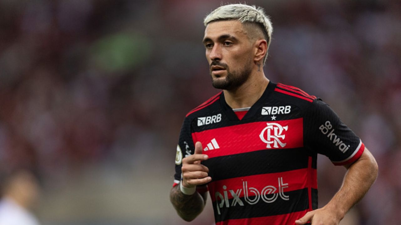 Arrascaeta anuncia cirurgia e desfalca Flamengo até o fim da temporada