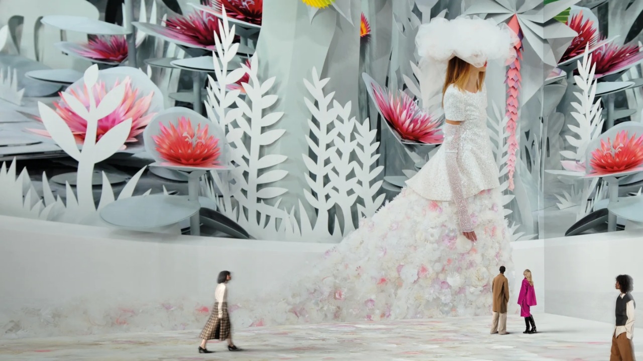 Exposição explora arquivos Vogue e a evolução dos desfiles de moda