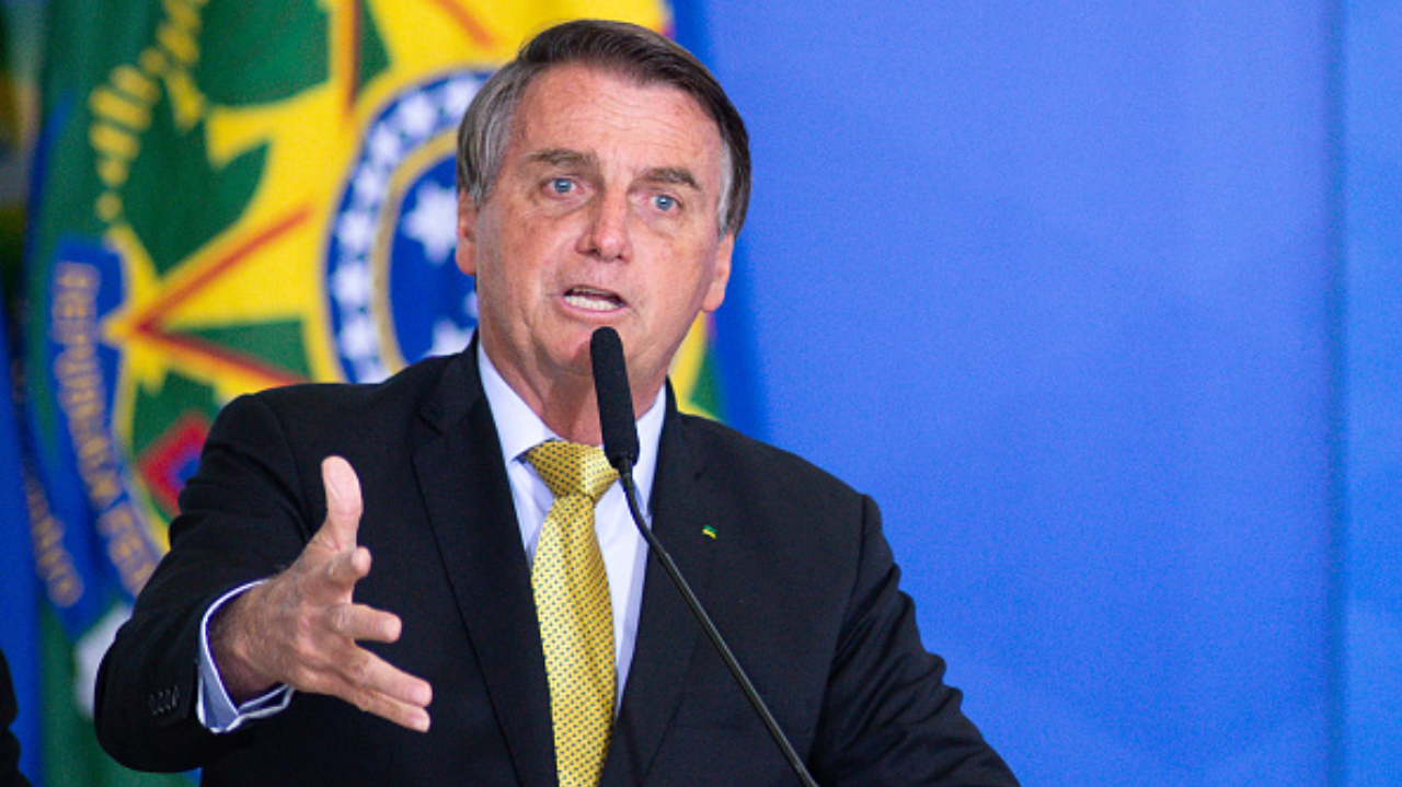 Bolsonaro nega plano de golpe e critica investigações do STF