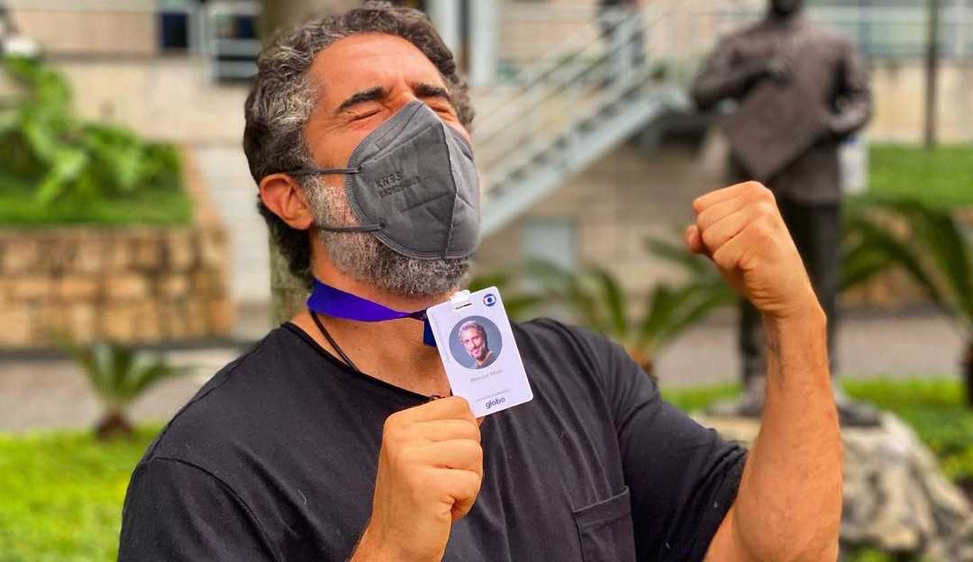 Marcos Mion pula na piscina com sua família em comemoração a sua estréia no Caldeirão