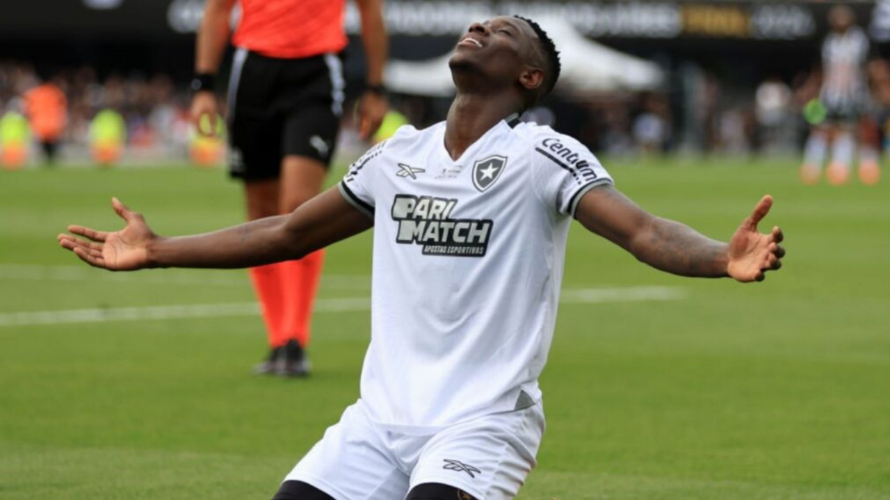 Em busca de mais um título, Botafogo enfrenta o Internacional pelo Brasileirão