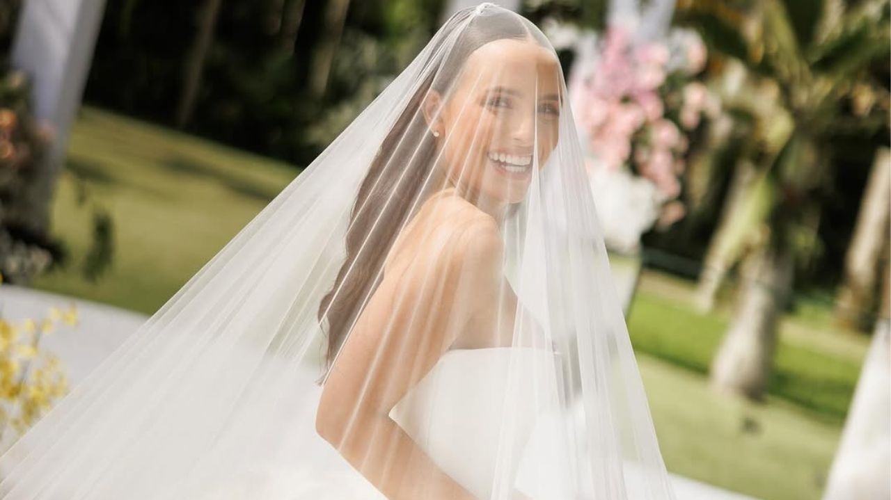 Larissa Manoela encanta com vestido de noiva para renovação de votos
