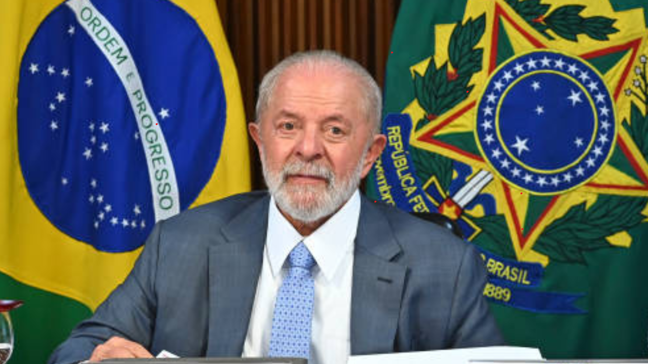 Presidente Lula é liberado pelos médicos para voltar a Brasília, após tomografia na cabeça