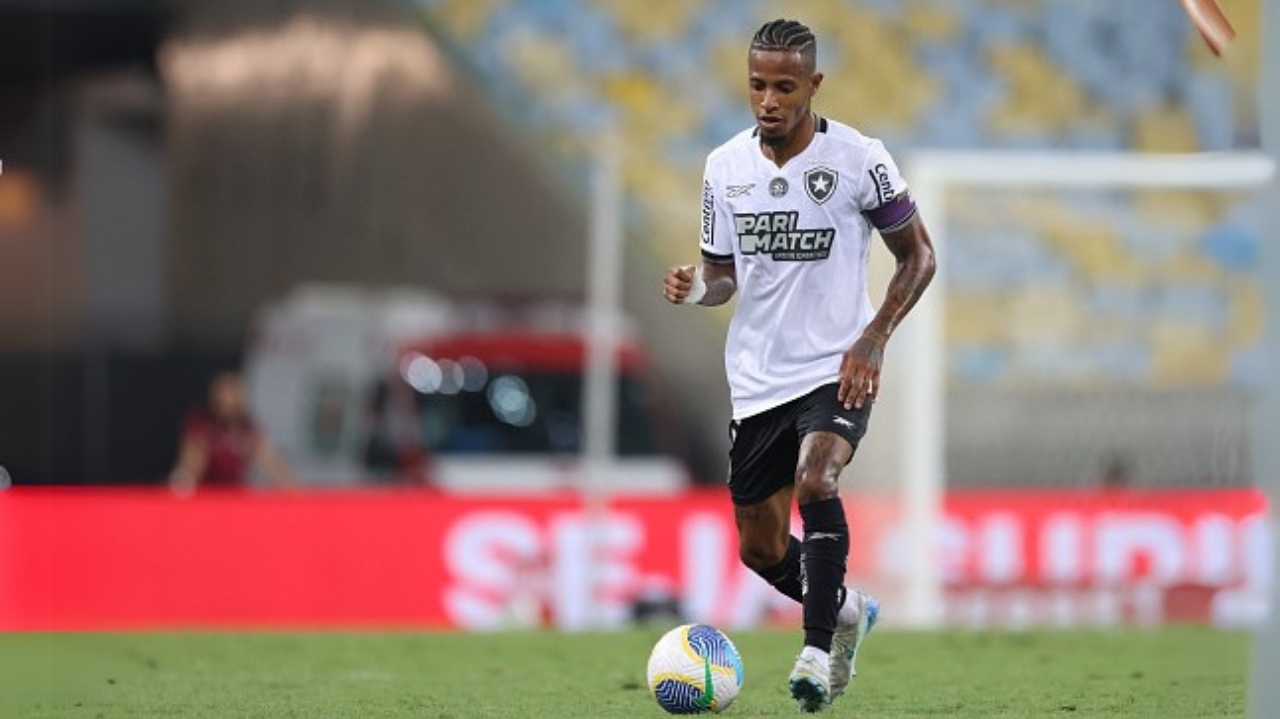 Vasco tenta contratação de volante multicampeão pelo Botafogo