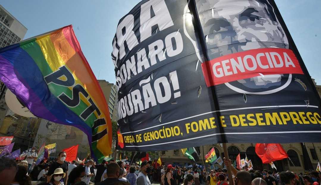 Manifestantes contra e a favor do governo Bolsonaro se dividem em Brasília e em São Paulo