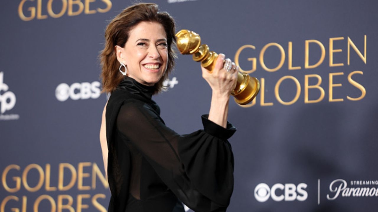 Fernanda Torres e Demi Moore se encontram nos bastidores do Globo de Ouro