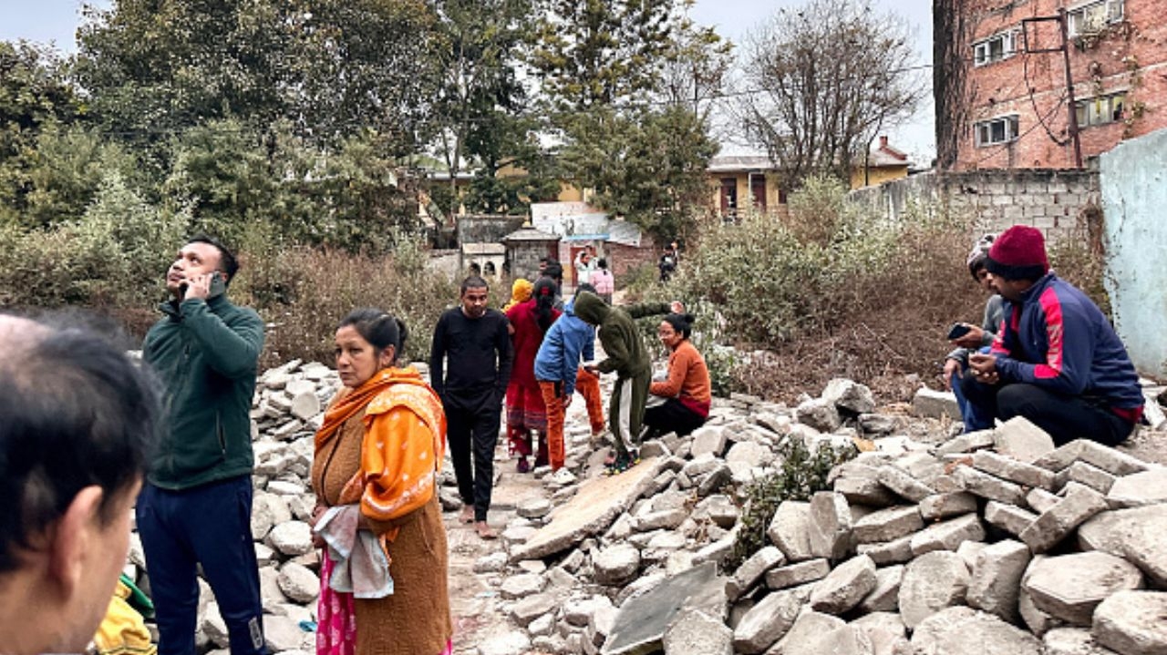 Terremoto na Ásia deixa mais de 126 mortos