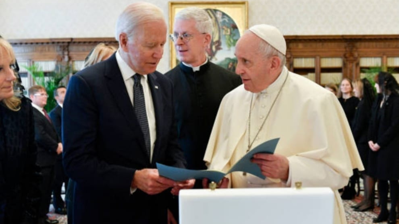Biden concede ao papa medalha da liberdade, maior honraria civil dos EUA