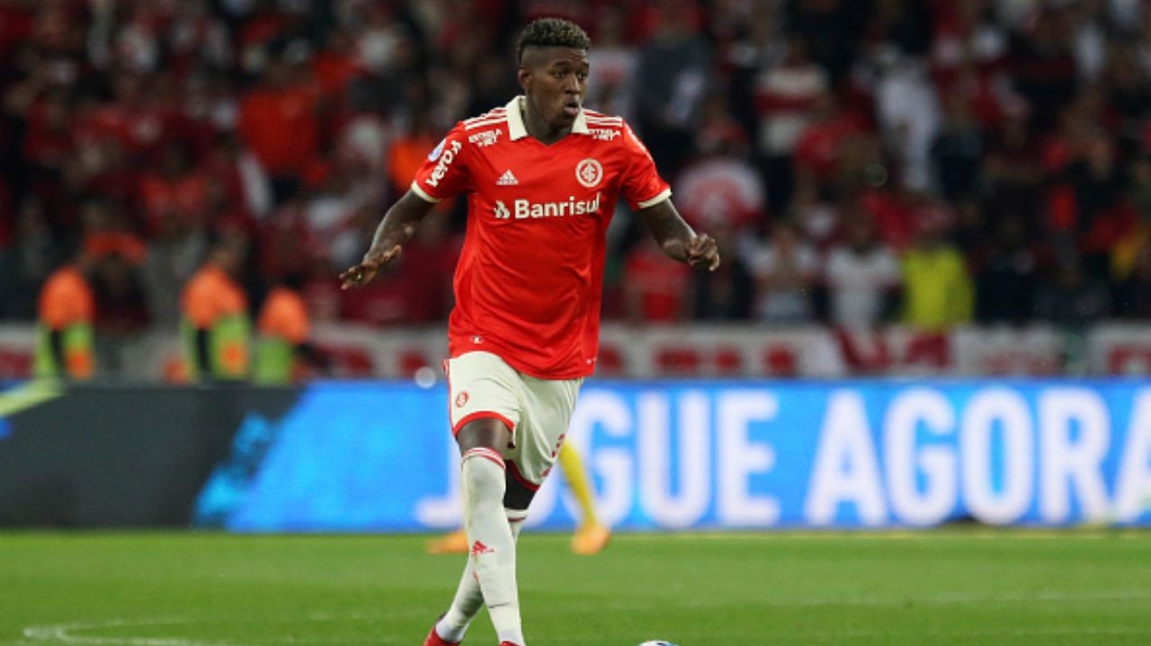Flamengo segue em busca da contratação do zagueiro Vitão