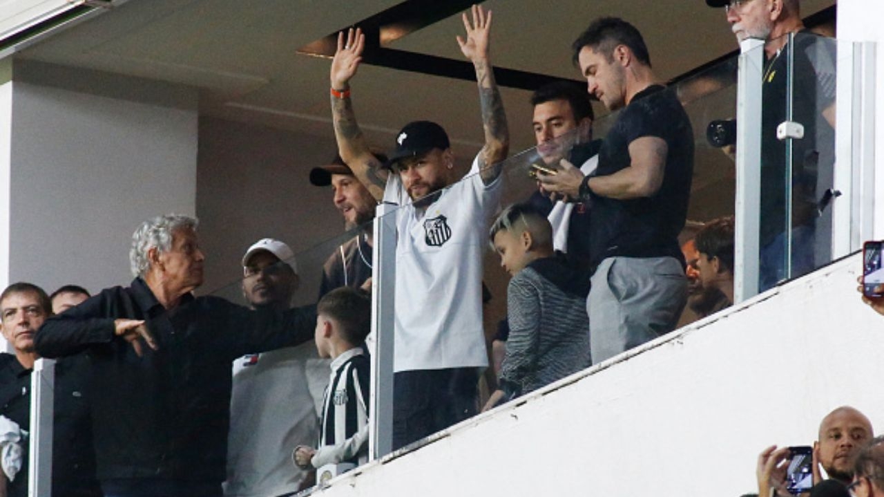Santos espera a chegada de Neymar ao Brasil
