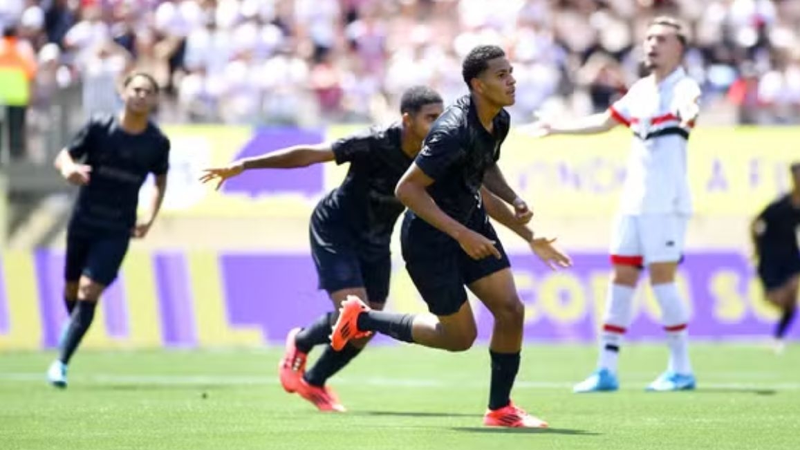Corinthians avança na venda do lateral Denner ao Chelsea