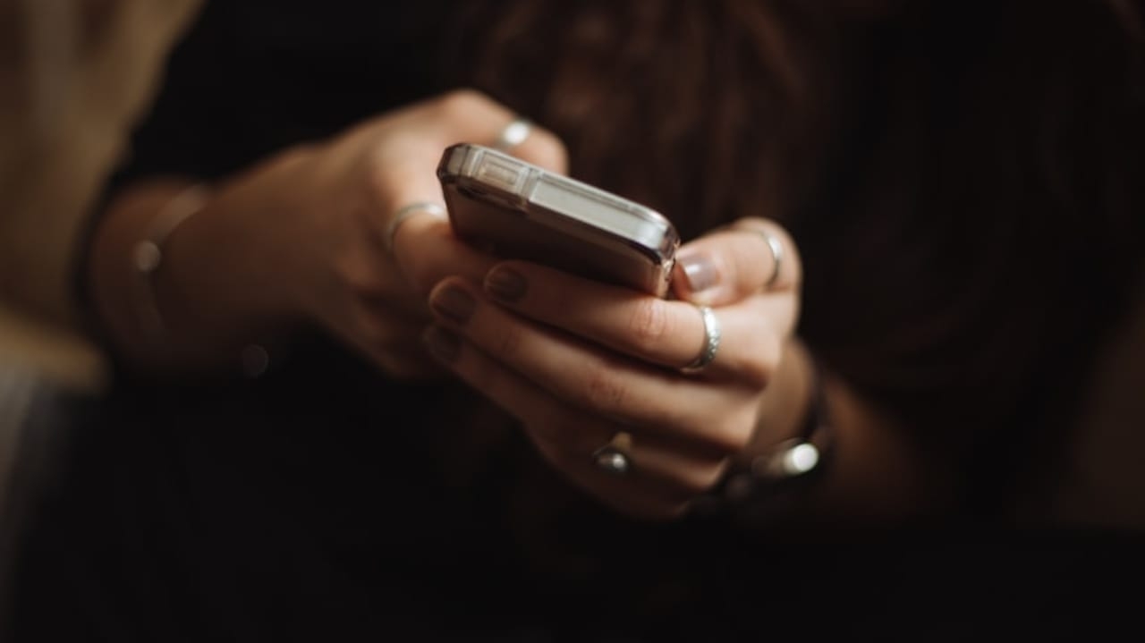 FBI descobre ligações telefônicas golpistas feitas com inteligência artificial