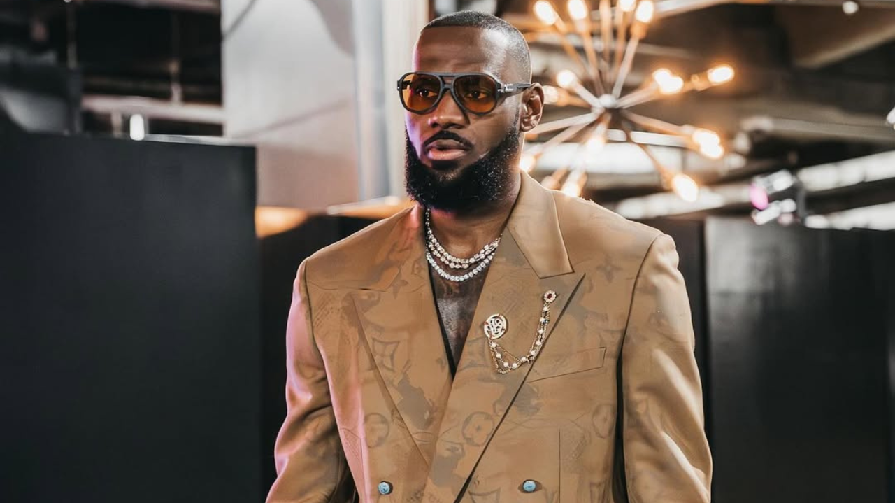 LeBron James passa Jordan e se torna o jogador mais velho a marcar 40 pontos em uma única partida