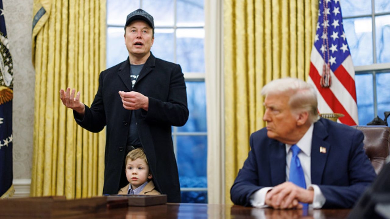 Trump e Musk desafiam judiciário em meio a reformas e acusações de corrupção