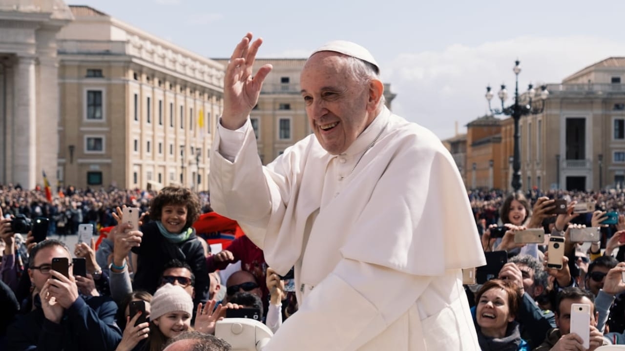 Com bronquite persistente, Papa Francisco é internado em Roma
